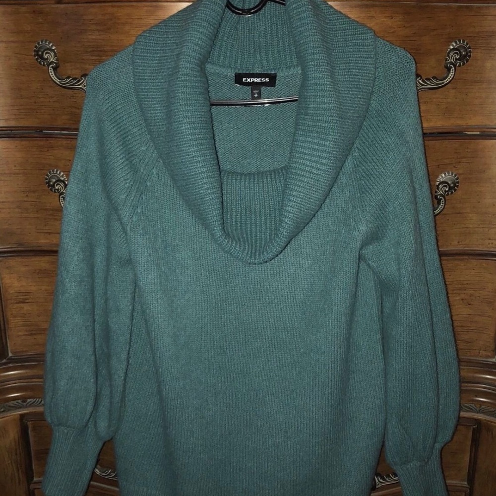 Express Balloon Sleeve Tunic Sweater